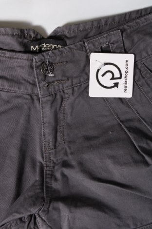 Дамски къс панталон Madonna, Размер S, Цвят Сив, Цена 9,60 лв.