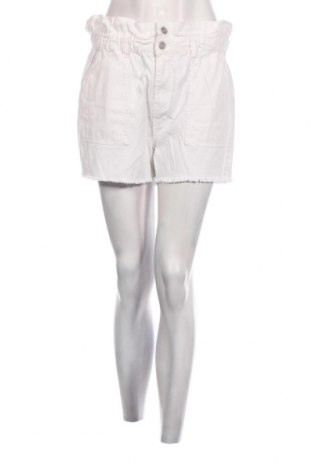 Γυναικείο κοντό παντελόνι Missguided, Μέγεθος M, Χρώμα Λευκό, Τιμή 10,71 €