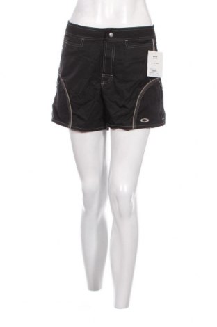 Дамски къс панталон Oakley, Размер M, Цвят Черен, Цена 80,91 лв.