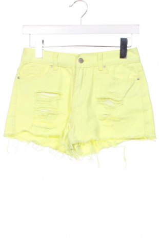 Γυναικείο κοντό παντελόνι Pretty Little Thing, Μέγεθος XS, Χρώμα Κίτρινο, Τιμή 5,77 €