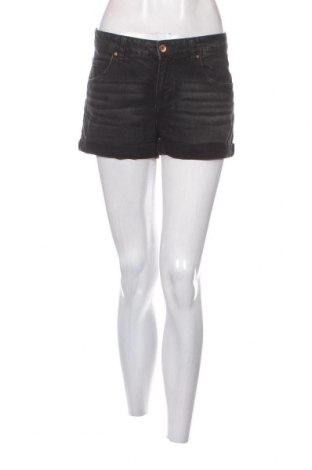 Γυναικείο κοντό παντελόνι Pull&Bear, Μέγεθος M, Χρώμα Γκρί, Τιμή 6,00 €