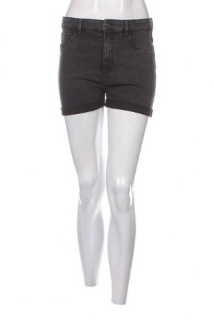 Дамски къс панталон Terranova, Размер M, Цвят Сив, Цена 11,42 лв.