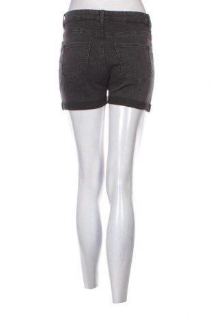 Дамски къс панталон Terranova, Размер M, Цвят Сив, Цена 19,04 лв.