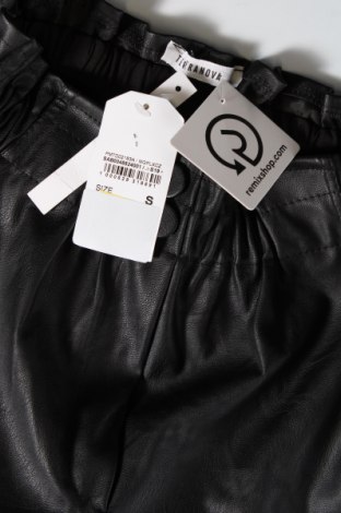 Γυναικείο κοντό παντελόνι Terranova, Μέγεθος S, Χρώμα Μαύρο, Τιμή 4,03 €