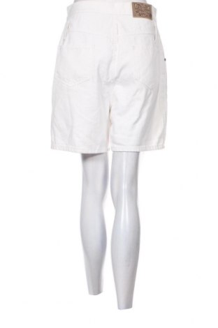Damen Shorts Up to date, Größe M, Farbe Weiß, Preis 17,39 €