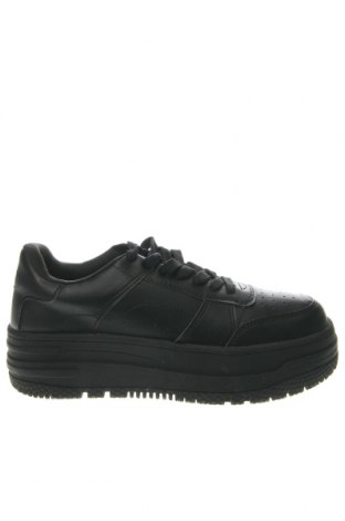 Дамски обувки Bershka, Размер 40, Цвят Черен, Цена 39,06 лв.