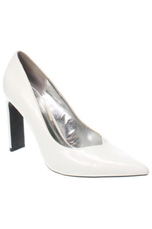 Γυναικεία παπούτσια Bershka, Μέγεθος 38, Χρώμα Λευκό, Τιμή 19,95 €