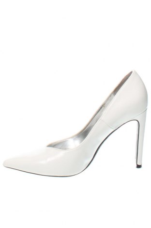 Γυναικεία παπούτσια Bershka, Μέγεθος 38, Χρώμα Λευκό, Τιμή 11,37 €