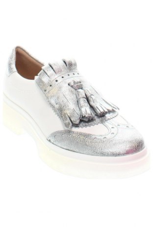 Дамски обувки Geox, Размер 35, Цвят Бял, Цена 111,65 лв.