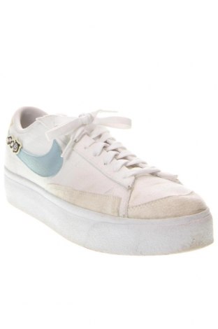 Дамски обувки Nike, Размер 42, Цвят Бял, Цена 89,93 лв.
