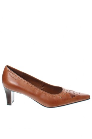 Дамски обувки Tamaris, Размер 40, Цвят Кафяв, Цена 37,20 лв.