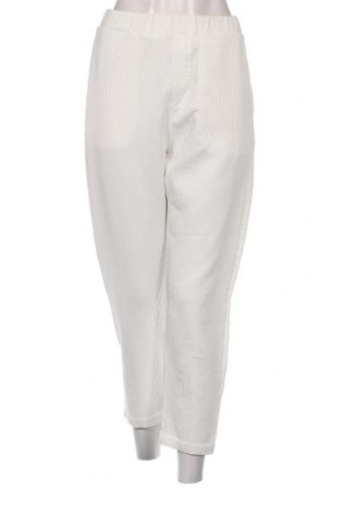 Damenhose Bershka, Größe S, Farbe Weiß, Preis 8,45 €