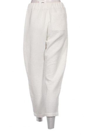 Дамски панталон Bershka, Размер S, Цвят Бял, Цена 16,53 лв.
