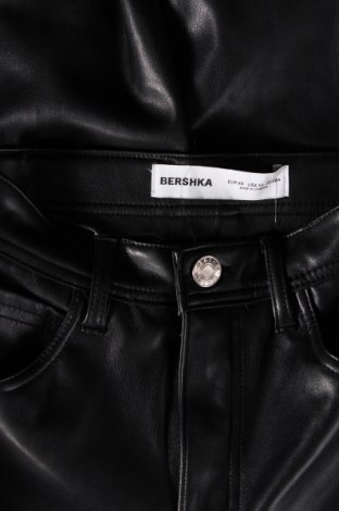 Γυναικείο παντελόνι Bershka, Μέγεθος XS, Χρώμα Μαύρο, Τιμή 9,30 €