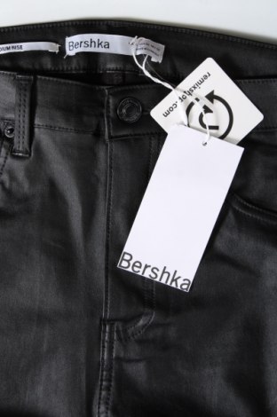 Pantaloni de femei Bershka, Mărime M, Culoare Negru, Preț 151,32 Lei