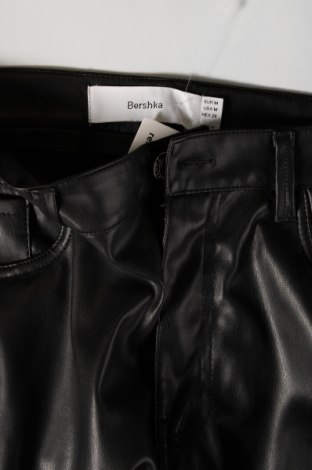 Дамски панталон Bershka, Размер M, Цвят Черен, Цена 14,78 лв.