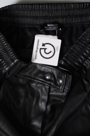Дамски панталон Bershka, Размер L, Цвят Черен, Цена 7,25 лв.