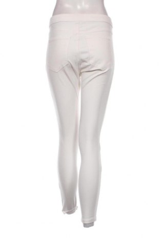 Дамски панталон Bershka, Размер M, Цвят Бял, Цена 12,18 лв.