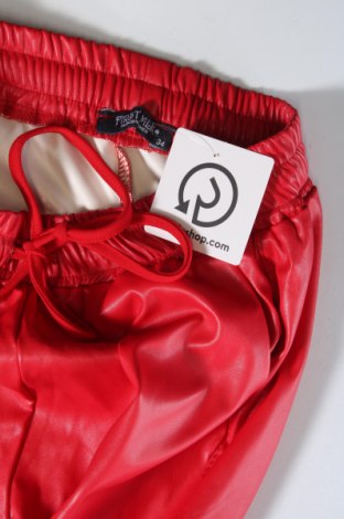 Γυναικείο παντελόνι FIRST, Μέγεθος XS, Χρώμα Κόκκινο, Τιμή 7,57 €