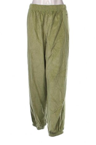 Дамски панталон Nike, Размер XL, Цвят Зелен, Цена 74,40 лв.
