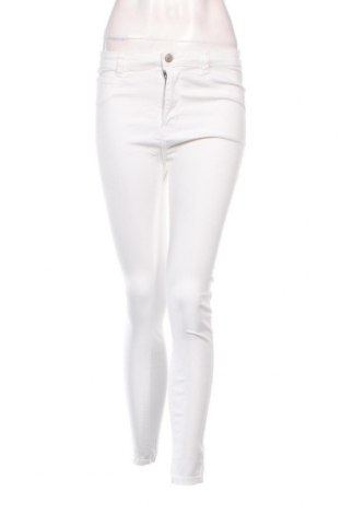 Дамски панталон Pull&Bear, Размер M, Цвят Бял, Цена 17,60 лв.