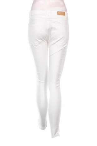 Γυναικείο παντελόνι Pull&Bear, Μέγεθος M, Χρώμα Λευκό, Τιμή 15,00 €