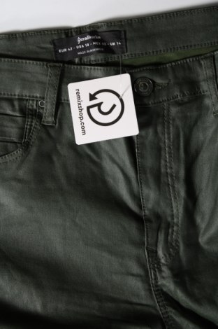 Damenhose Stradivarius, Größe L, Farbe Grün, Preis € 14,83