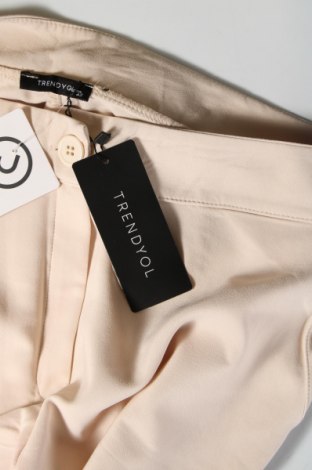 Pantaloni de femei Trendyol, Mărime L, Culoare Ecru, Preț 281,00 Lei