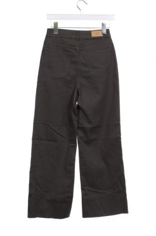 Дамски панталон Vero Moda, Размер XS, Цвят Зелен, Цена 30,38 лв.