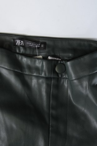 Дамски панталон Zara, Размер XS, Цвят Зелен, Цена 15,39 лв.