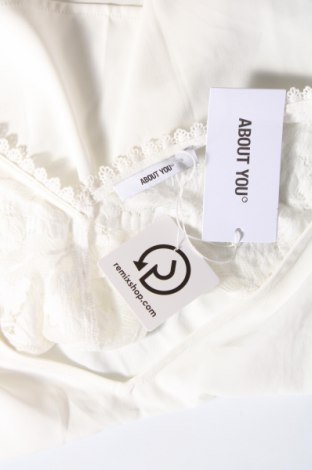 Γυναικείο αμάνικο μπλουζάκι About You, Μέγεθος S, Χρώμα Λευκό, Τιμή 3,36 €
