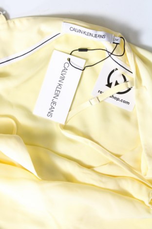 Дамски потник Calvin Klein Jeans, Размер M, Цвят Жълт, Цена 43,40 лв.