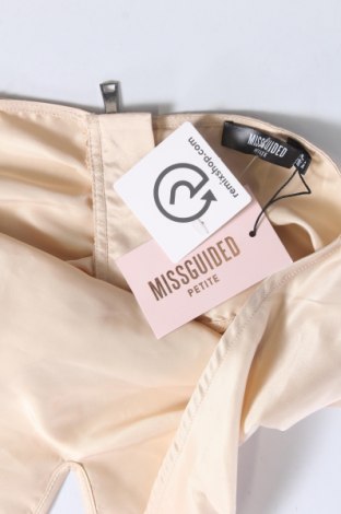 Γυναικείο αμάνικο μπλουζάκι Missguided, Μέγεθος M, Χρώμα Χρυσαφί, Τιμή 1,84 €
