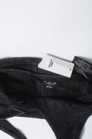 Γυναικείο αμάνικο μπλουζάκι Out From Under, Μέγεθος S, Χρώμα Μαύρο, Τιμή 10,82 €