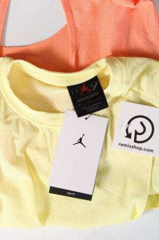 Дамски спортен топ Air Jordan Nike, Размер M, Цвят Многоцветен, Цена 87,00 лв.