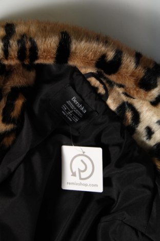 Дамско палто Bershka, Размер M, Цвят Кафяв, Цена 57,87 лв.
