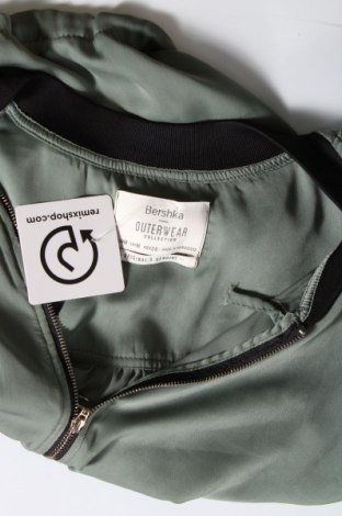 Γυναικείο μπουφάν Bershka, Μέγεθος M, Χρώμα Πράσινο, Τιμή 16,63 €