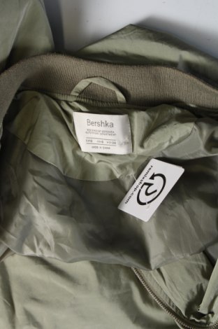 Γυναικείο μπουφάν Bershka, Μέγεθος S, Χρώμα Πράσινο, Τιμή 8,91 €