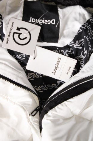 Γυναικείο μπουφάν Desigual, Μέγεθος L, Χρώμα Λευκό, Τιμή 68,30 €