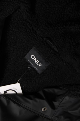 Γυναικείο μπουφάν ONLY, Μέγεθος M, Χρώμα Μαύρο, Τιμή 23,97 €