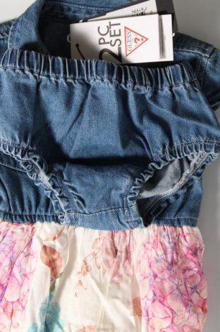 Dětské šaty  Guess, Velikost 3-6m/ 62-68 cm, Barva Vícebarevné, Cena  2 159,00 Kč