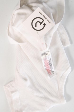 Детска тениска Primark, Размер 5-6y/ 116-122 см, Цвят Бял, Цена 13,60 лв.