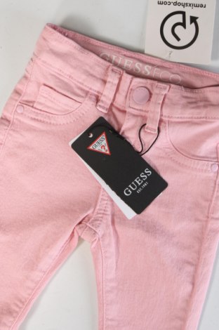 Dziecięce jeansy Guess, Rozmiar 3-6m/ 62-68 cm, Kolor Różowy, Cena 115,15 zł