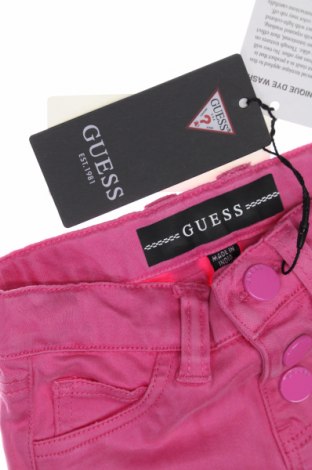 Dziecięce jeansy Guess, Rozmiar 3-6m/ 62-68 cm, Kolor Różowy, Cena 115,15 zł