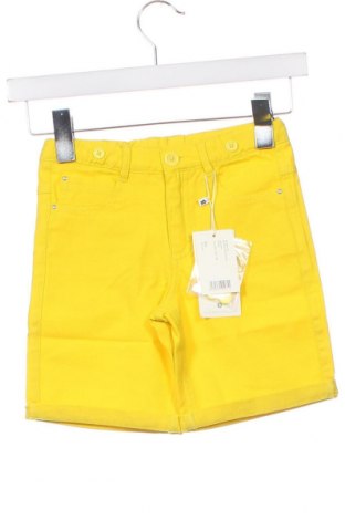 Παιδικό κοντό παντελόνι Tutto Piccolo, Μέγεθος 4-5y/ 110-116 εκ., Χρώμα Κίτρινο, Τιμή 19,28 €