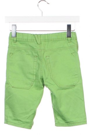 Kinder Shorts Yigga, Größe 7-8y/ 128-134 cm, Farbe Grün, Preis 4,30 €