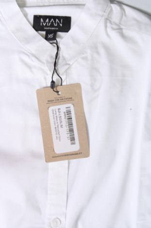 Мъжка риза Boohoo, Размер XS, Цвят Бял, Цена 46,00 лв.