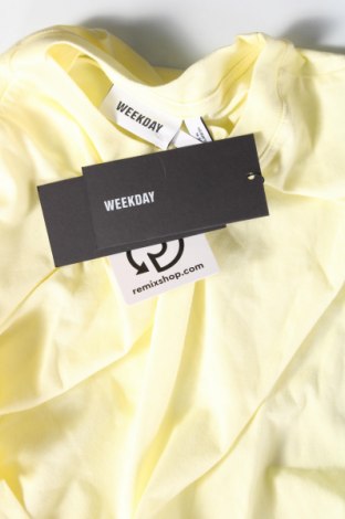 Ανδρικό t-shirt Weekday, Μέγεθος XS, Χρώμα Κίτρινο, Τιμή 3,30 €