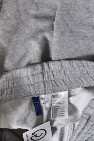 Pantaloni scurți de bărbați H&M Divided, Mărime S, Culoare Gri, Preț 82,24 Lei