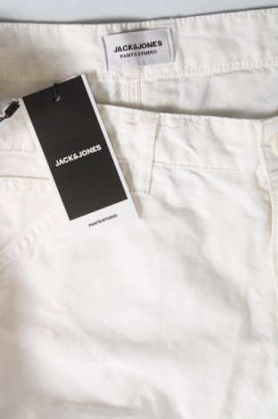 Pantaloni scurți de bărbați Jack & Jones, Mărime L, Culoare Alb, Preț 91,78 Lei